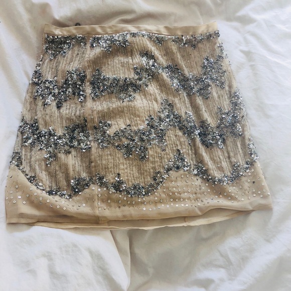 Last chance ⚡️H&M Sequence skirt 🕺🏼💃🏻 - Picture 1 of 3